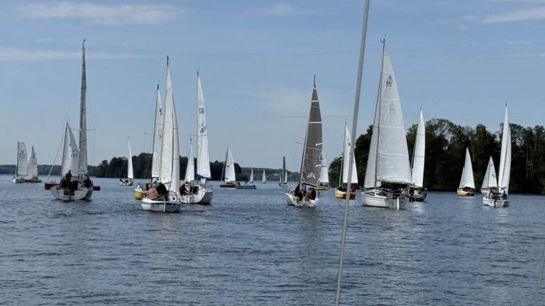 Absegeln 2030 nach Ascheberg- Die Boote segeln vom Hellock nach Ascheberg