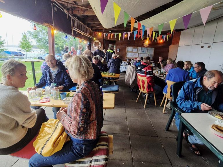 Ascheberger Segler:innen auf dem Takelboden