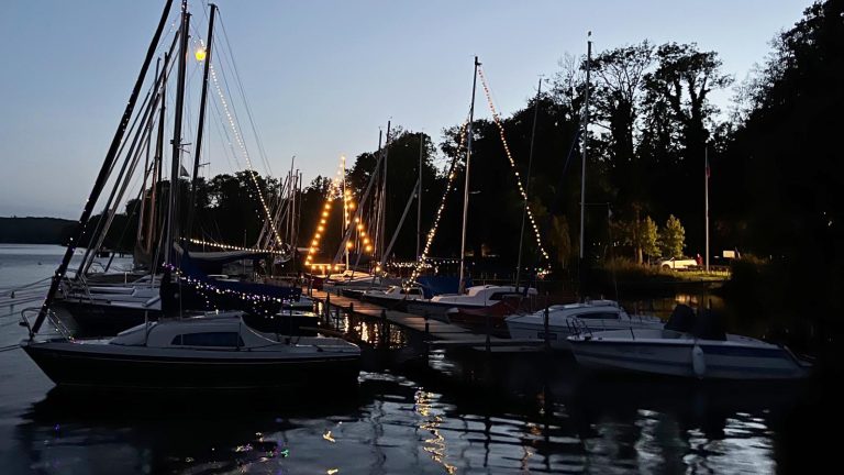 Geschmückte Boote